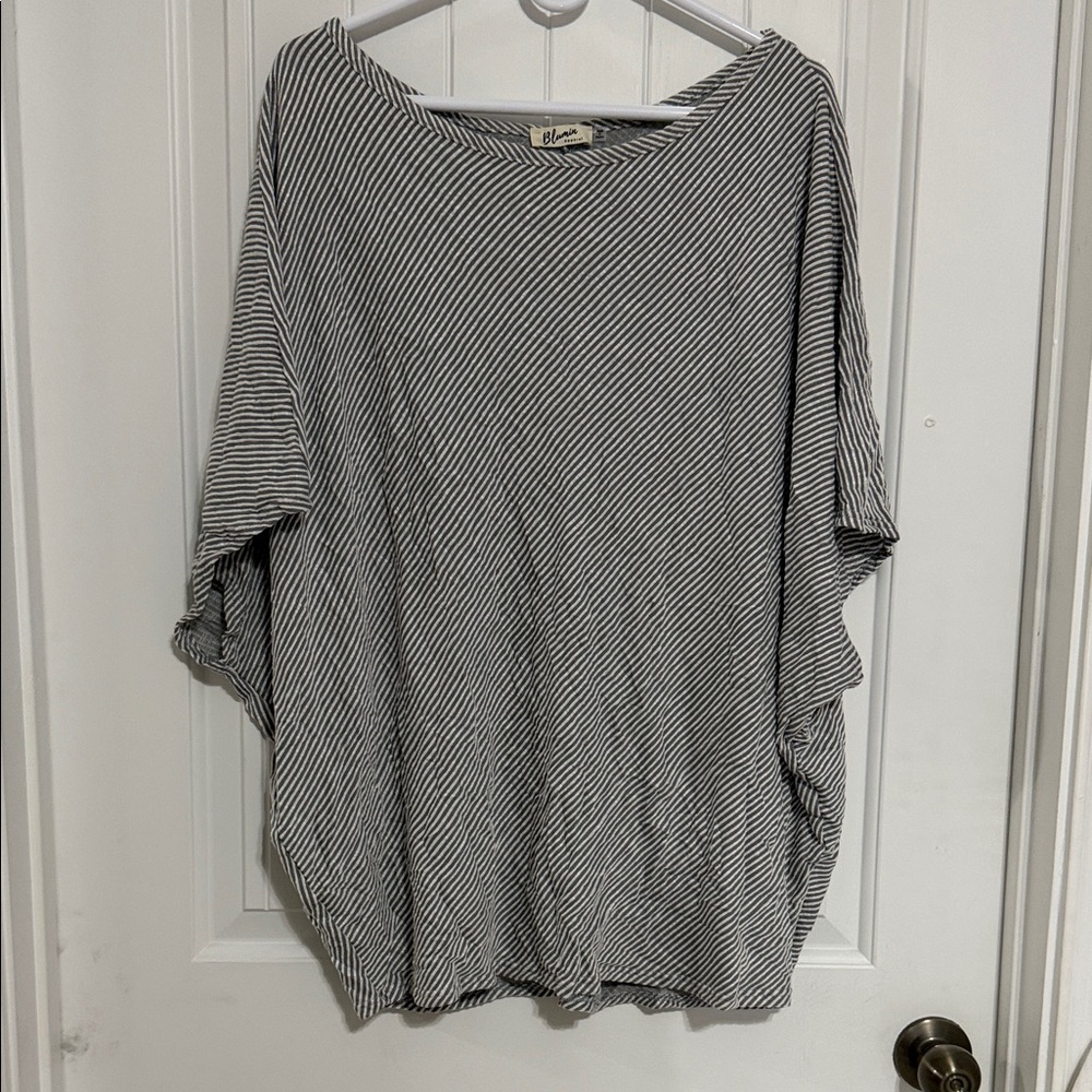 Black & White Striped Batwing Women's Top